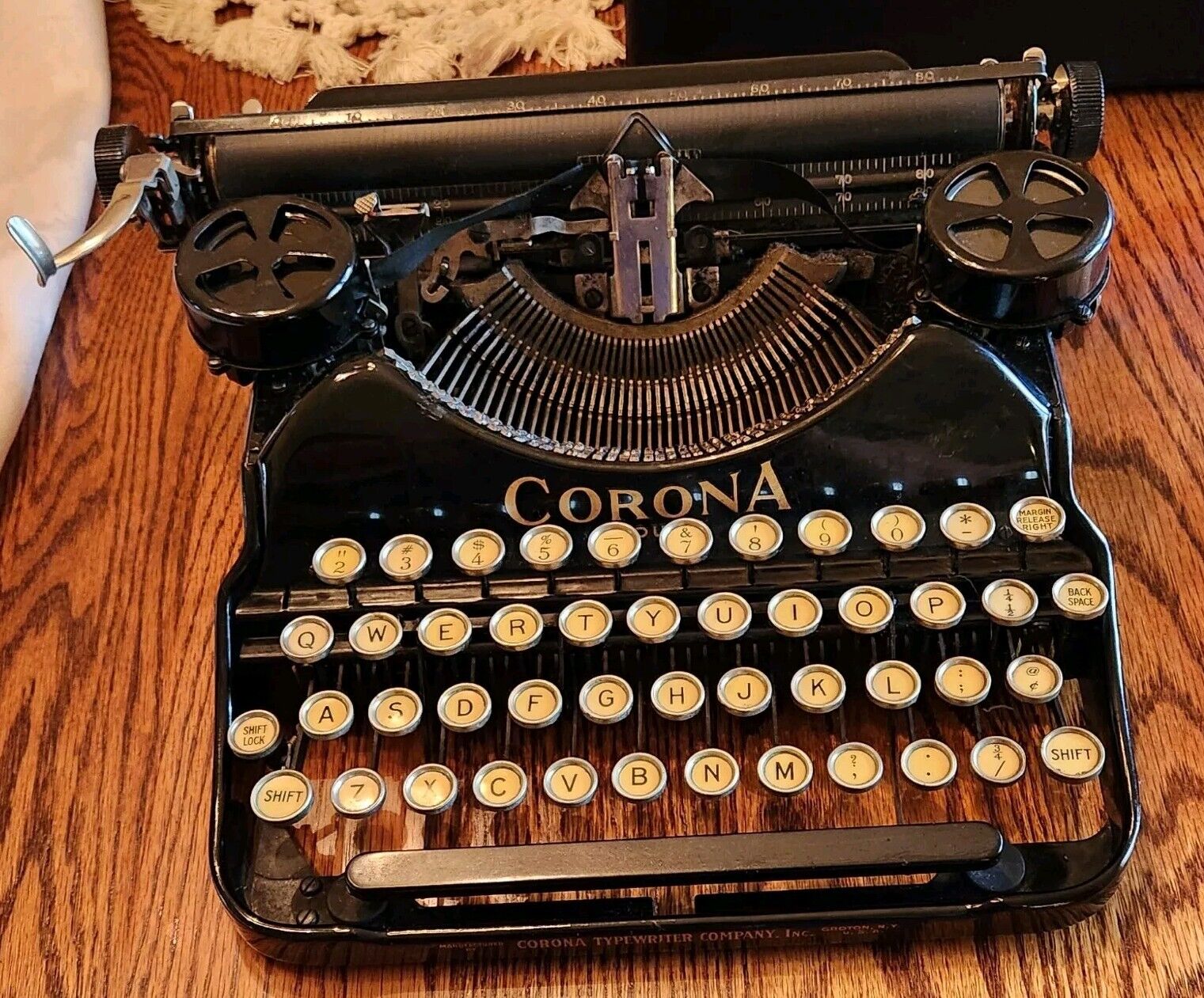 CORONA FOUR PORTABLE TYPEWRITER 1920s With Original Case Works 