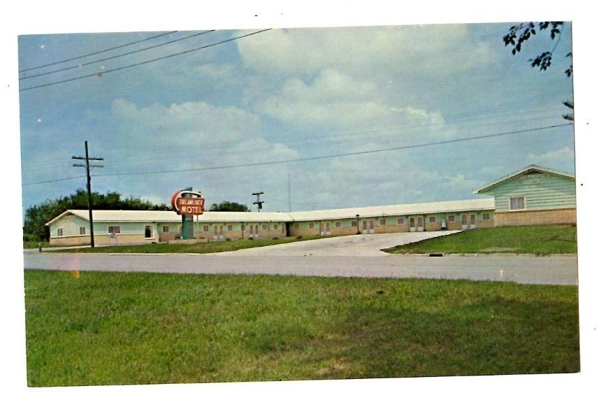 Postcard 1964 The Dreamliner Motel Mankato Kansas