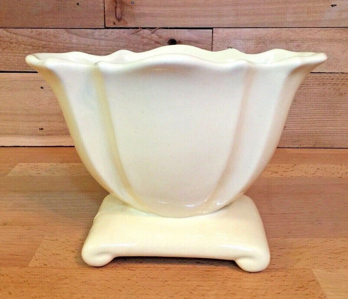 Art Deco Royal Haeger Style Ceramic Fluted Pale Yellow Cream Floral Vase 