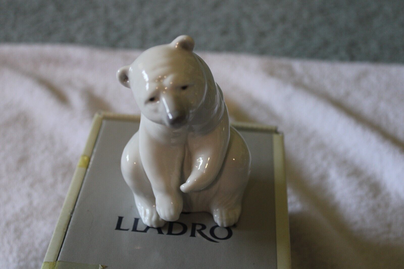 Lladro Seated Polar Bear Glossy Figurine No Defects 1208?