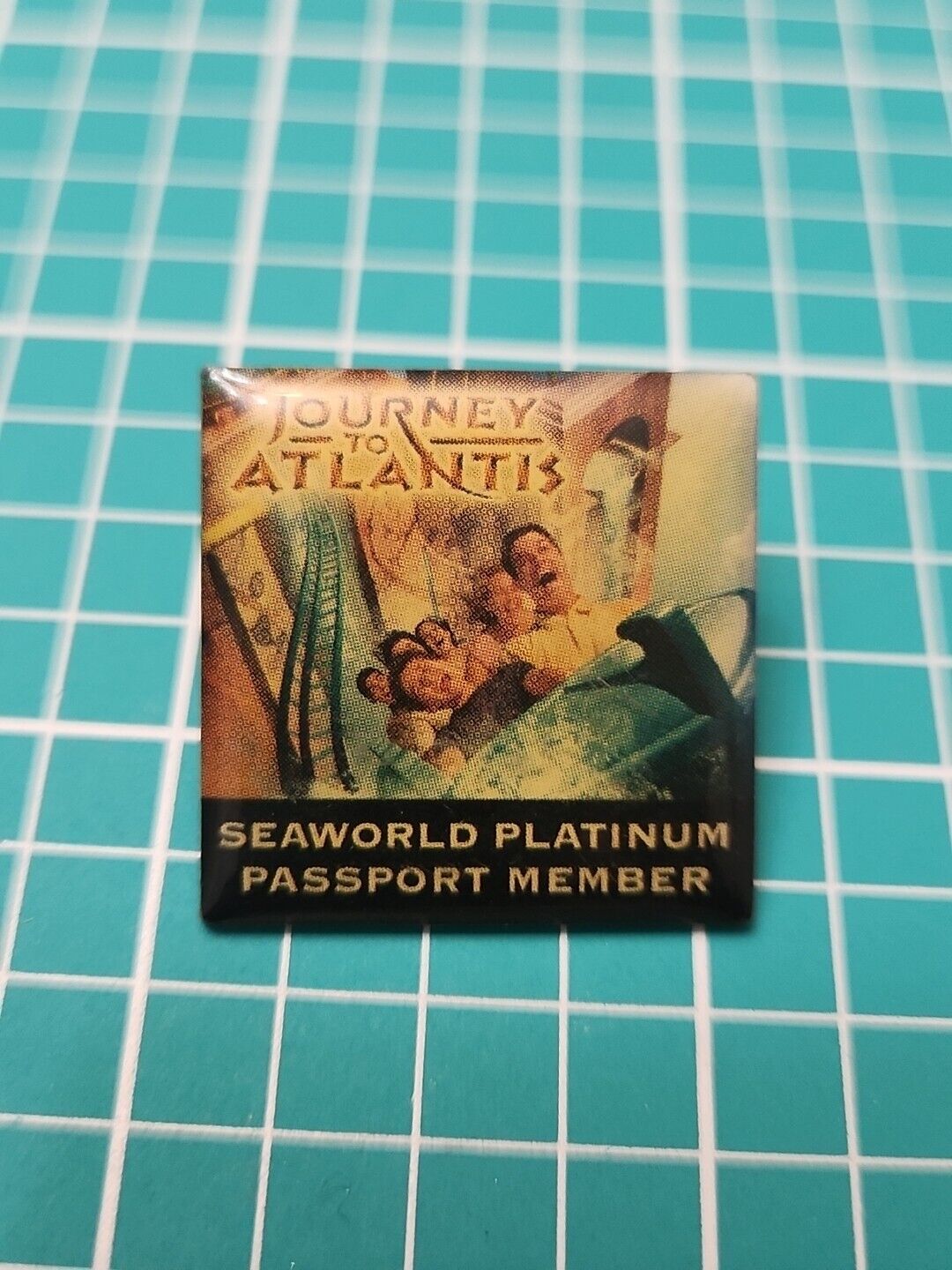 Vtg Journey To Atlantis Seaworld Platinum Passport Member Silver Tone Lapel Pin