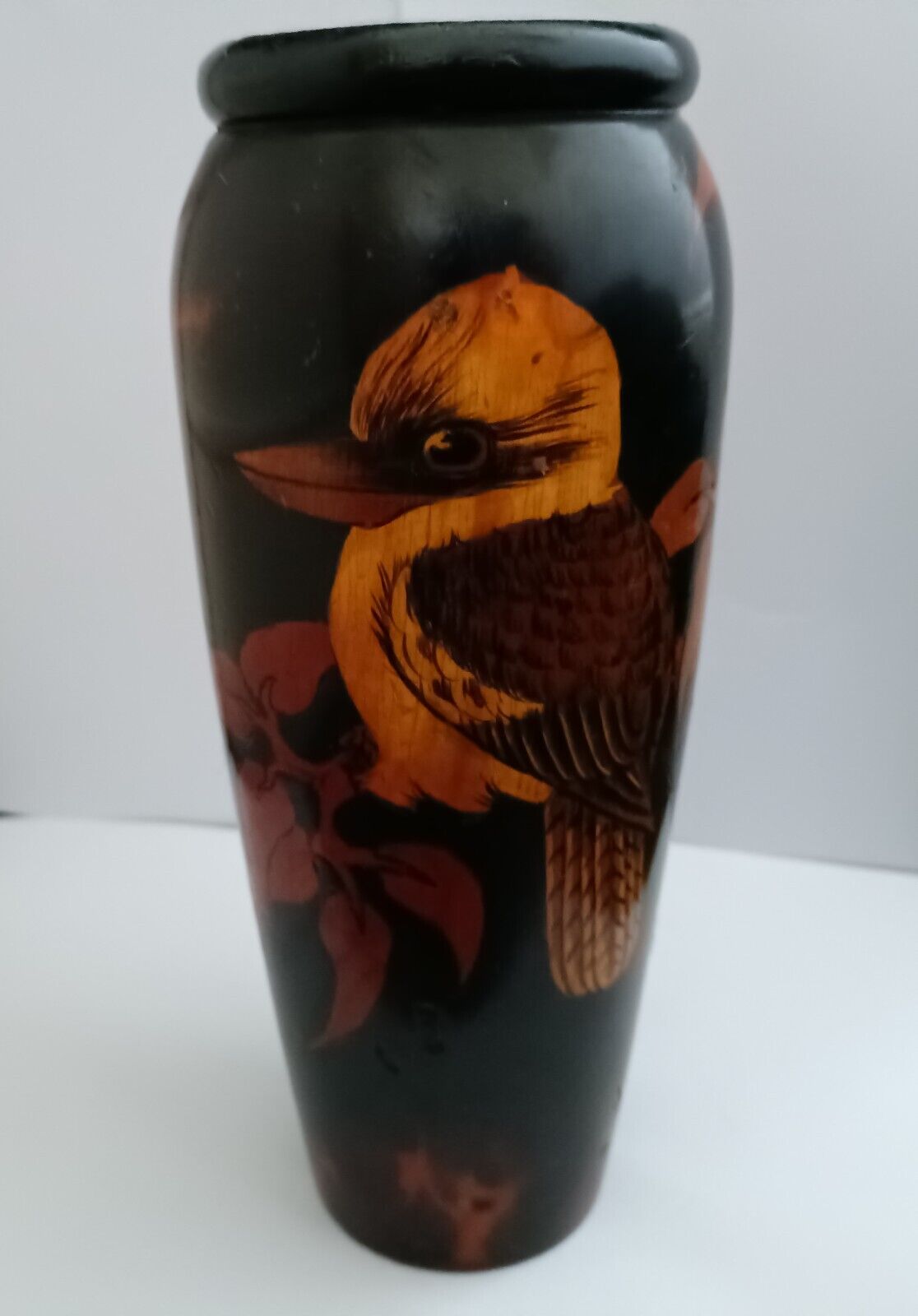 Superb Pokerwork 'Kookaburra in Gum Tree' Vase - C 1920-1930: Amazing display