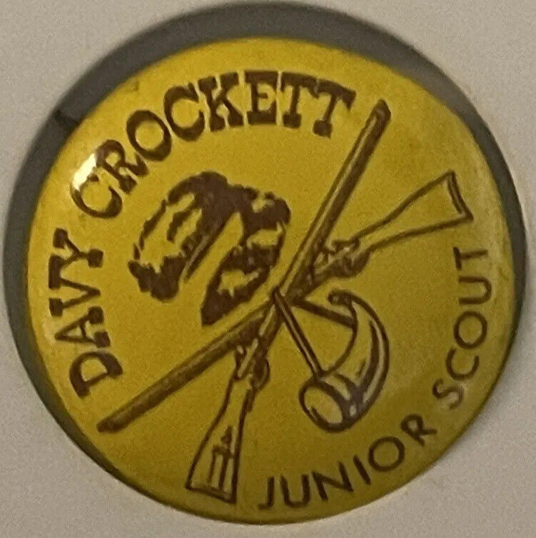 Davy Crockett Junior Scout pin Vintage Circa 1950s Button 20mm Litho Alamo Texas