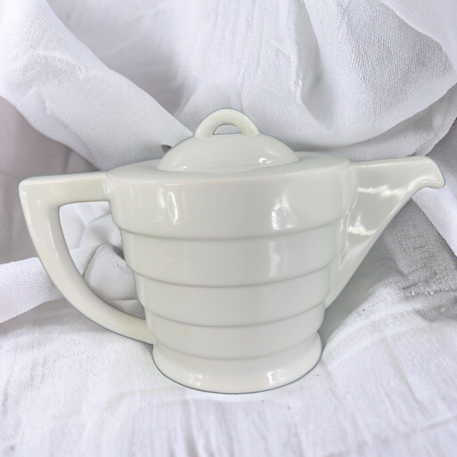 1998 Frank LLoyd Wright Guggenheim Collection Krups Teapot White Porcelain Heavy