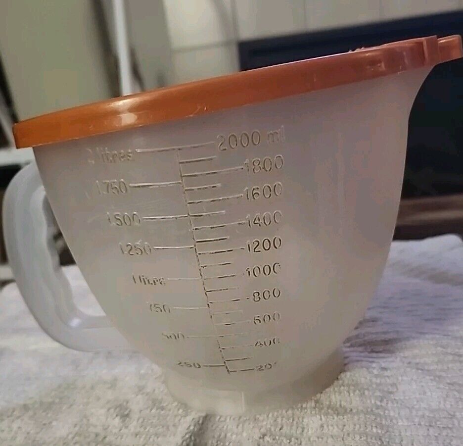 TUPPERWARE Vintage 1970's Mix N Store 8 Cup Measuring Bowl Pitcher With Lid 