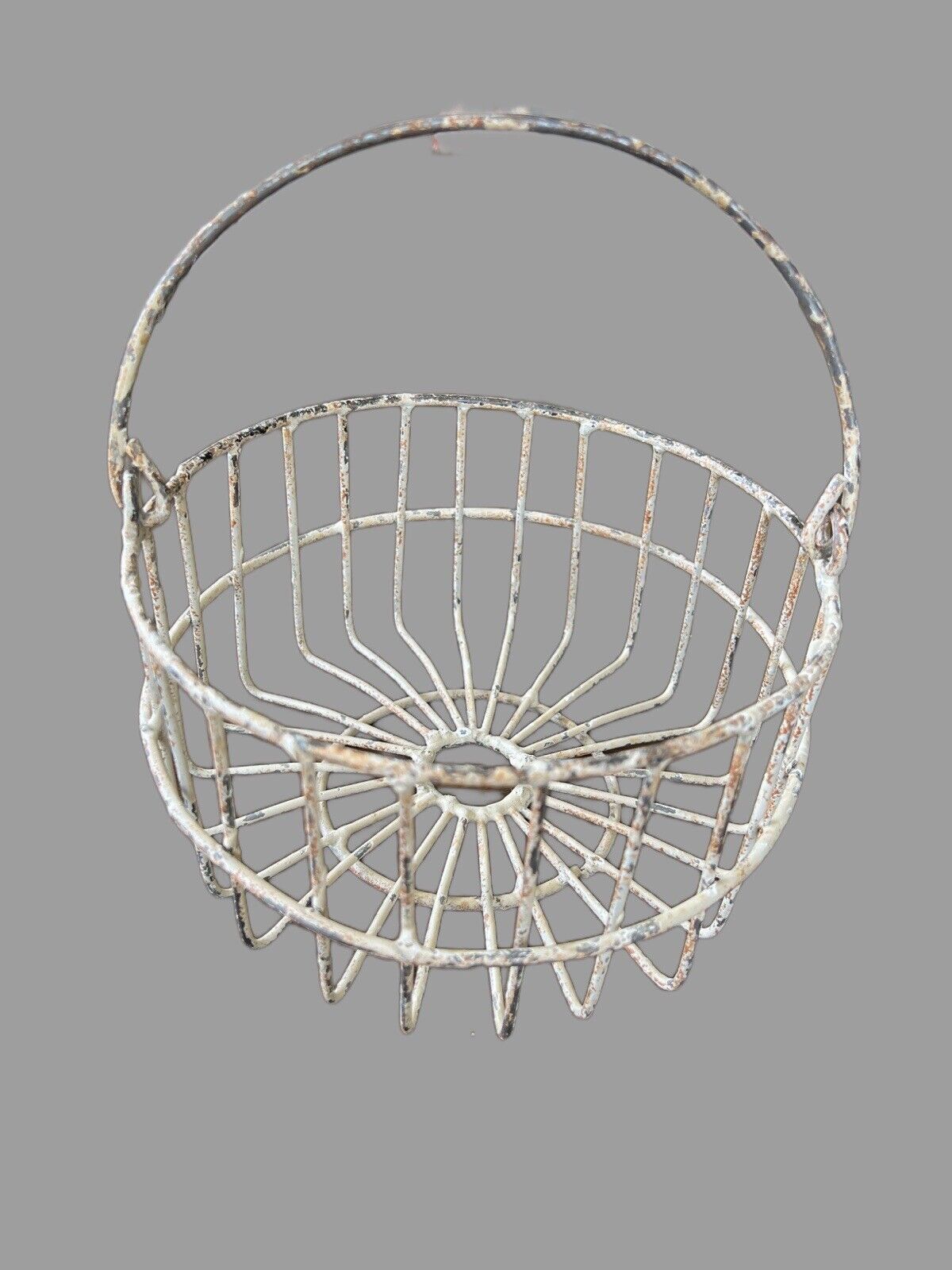 Antique Style Rustic White Painted Metal Wire Egg Farm Basket with Bail Handle