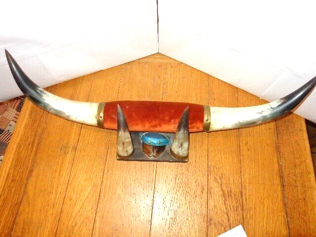 VINTAGE WESTERN STYLE 32 INCH MOUNTED BULL HORNS WRAPPED IN VELVET   # L 108