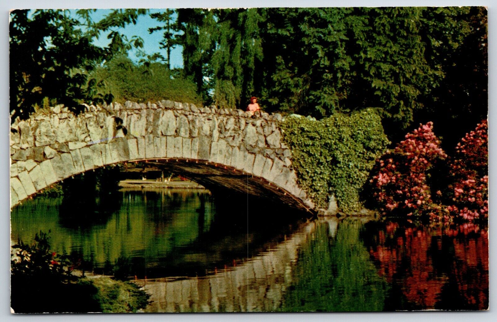 Postcard Beacon Hill Park, Stone Bridge, Victoria, British Columbia, CA Unposted
