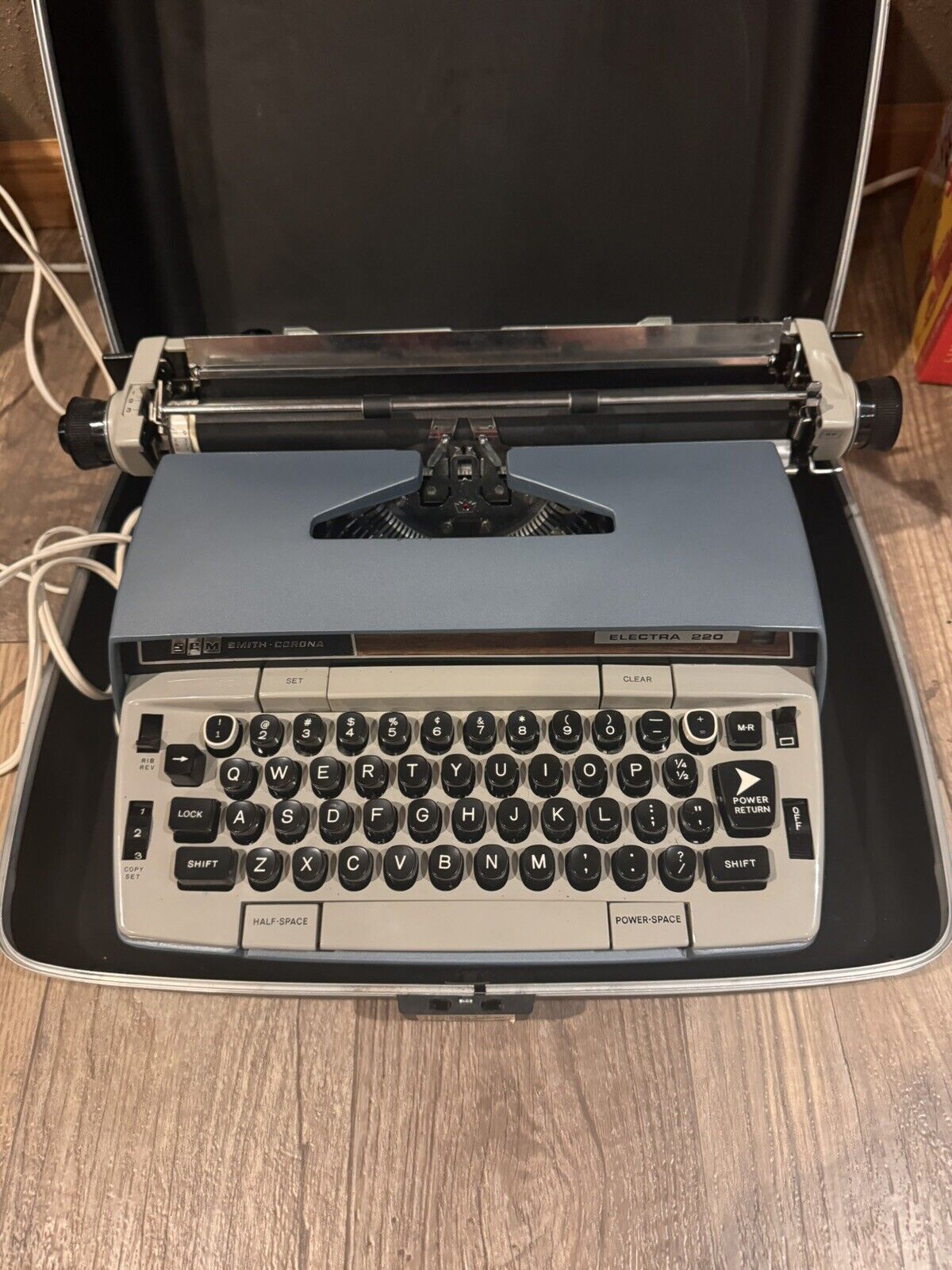 Vintage SCM Smith Corona Electra 220 Electric Typewriter & Case