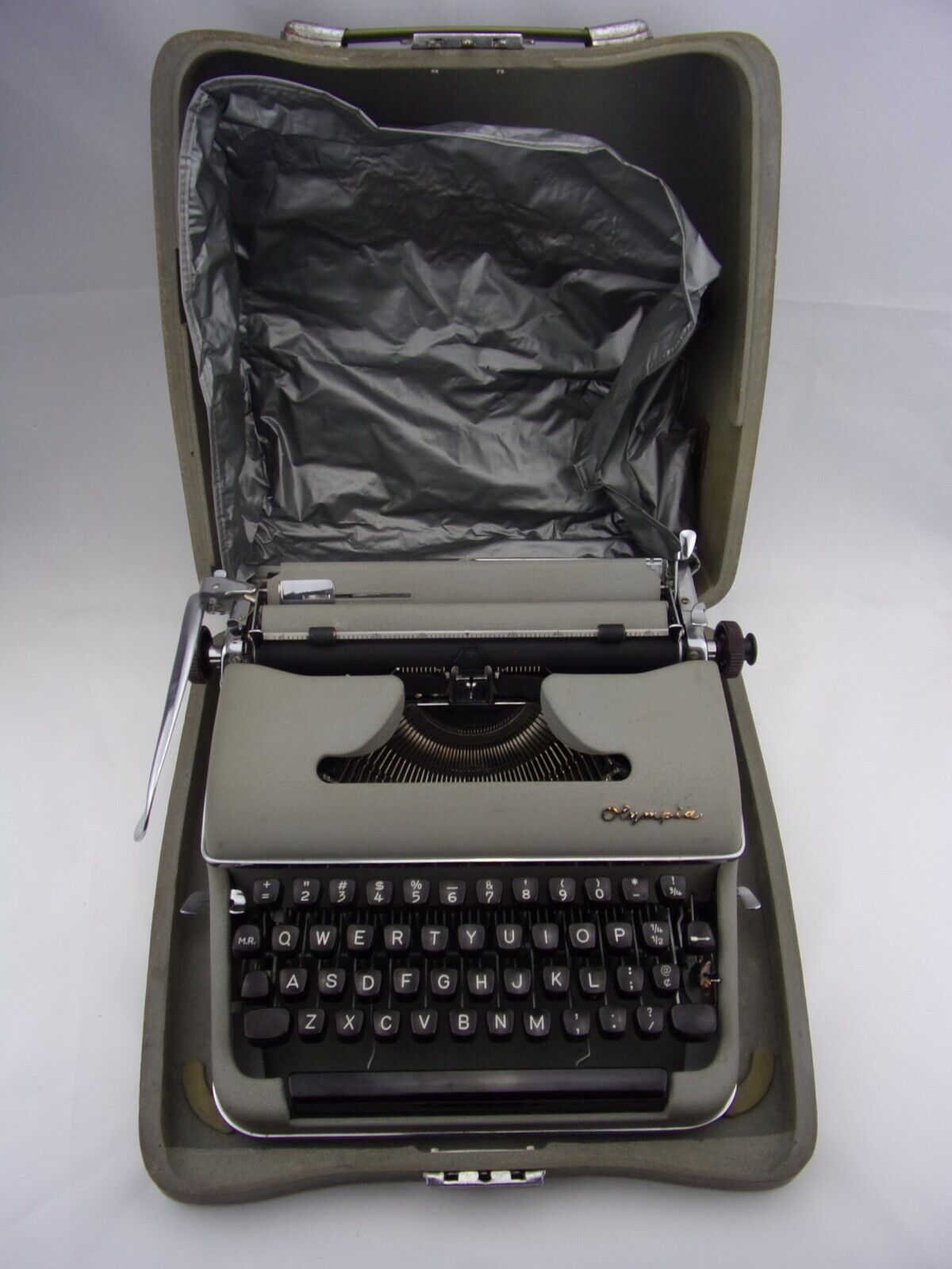 Olympia SM2 1959 Manual Portable Typewriter 1439158 w/ Case Green Vintage Works