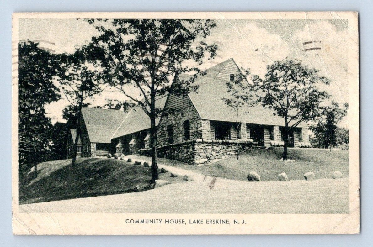 1936. LAKE ERSKINE, NJ. COMMUNITY HOUSE. POSTCARD GG19