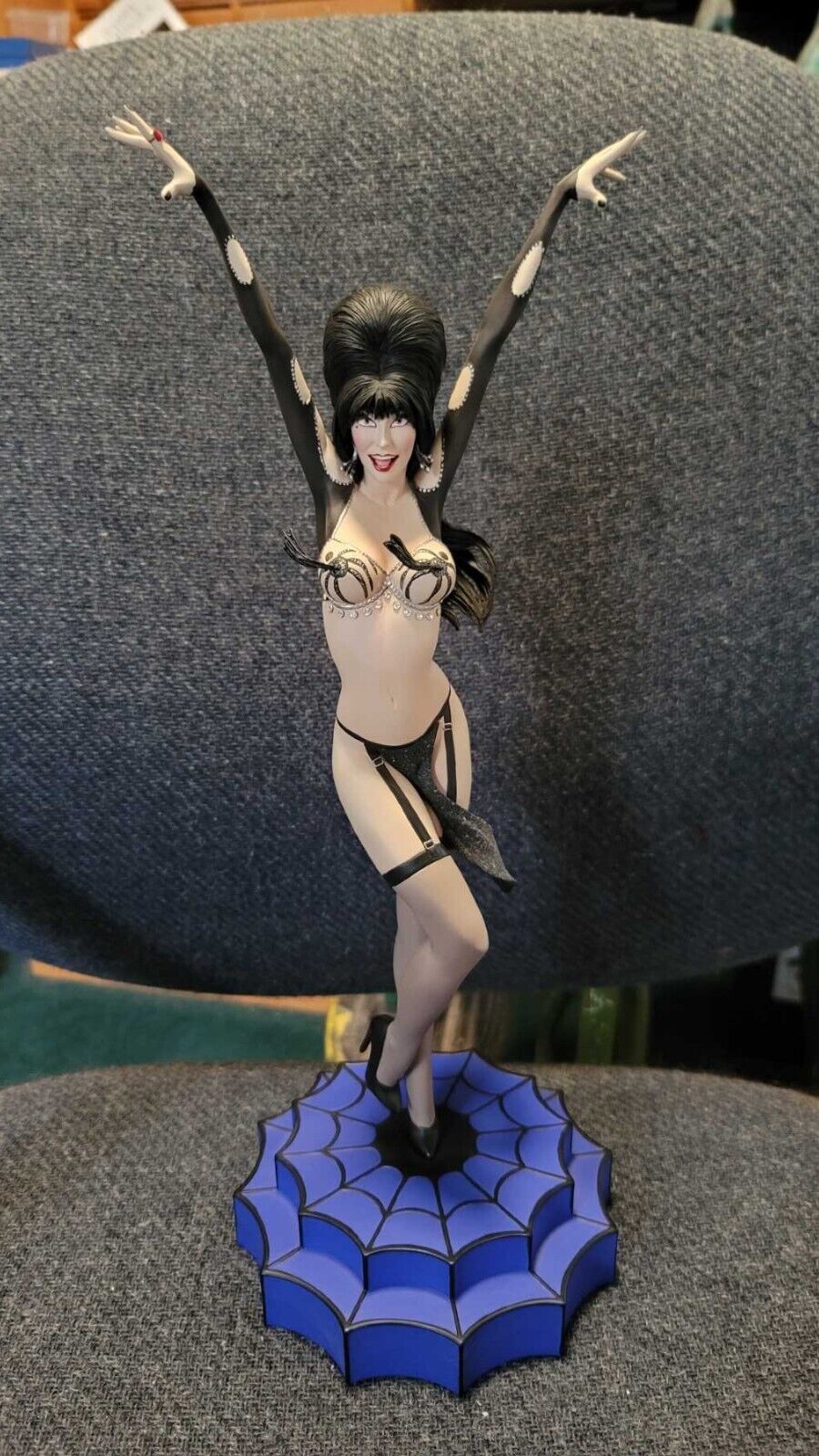 Tweeterhead Elvira Vegas or Bust Limited Edition Maquette Statue Sideshow