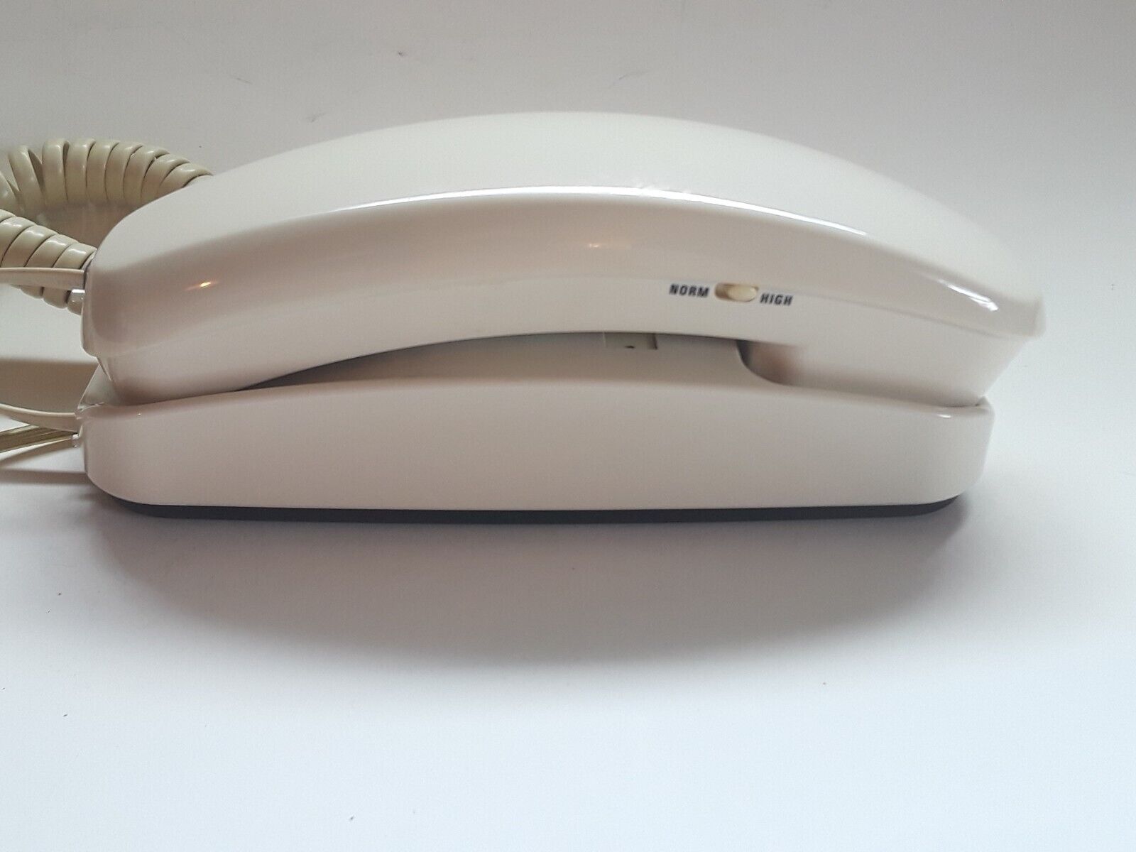 VINTAGE WHITE PUSH BUTTON DESK OR WALL PHONE TESTED WORKING  BY CONAIR