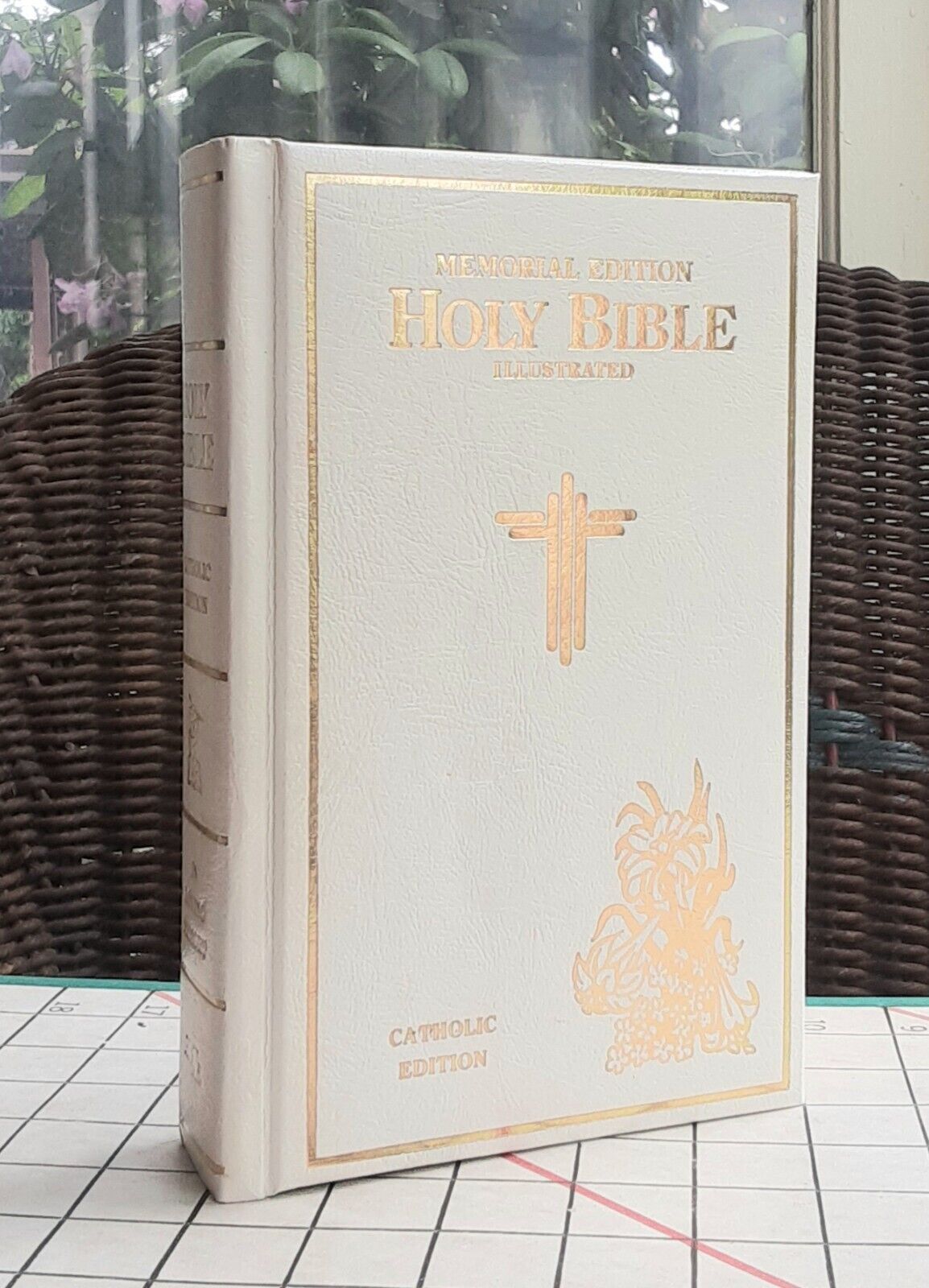Catholic Bible 1970s White Leatherette Family Records Unused Memorial Ed Illustr