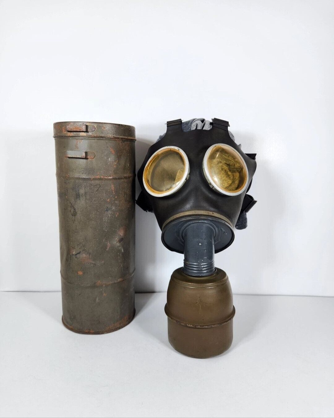 French Ww2 Salvator Model A Gas Mask With Tin
