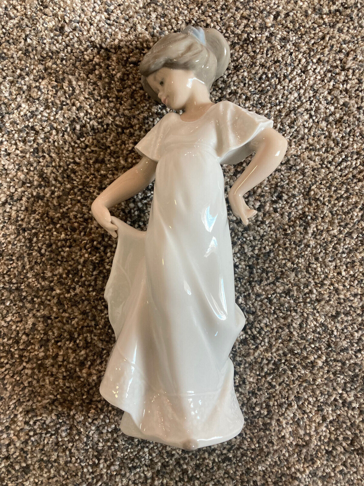 Lladro NAO How Pretty Porcelain Girl Figurine, very good condition