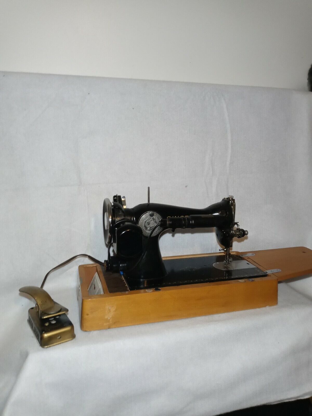 Singer Sewing Machine Vintage Serial No AG769031