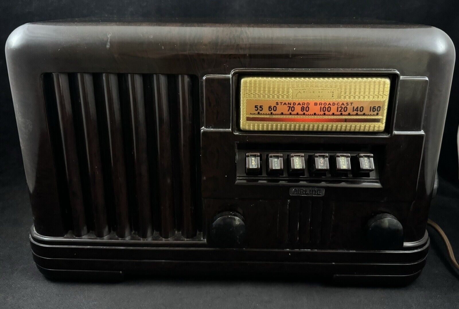 Vintage 1940 Airline 04WG-610 Bakelite Vaccum Tube Radio