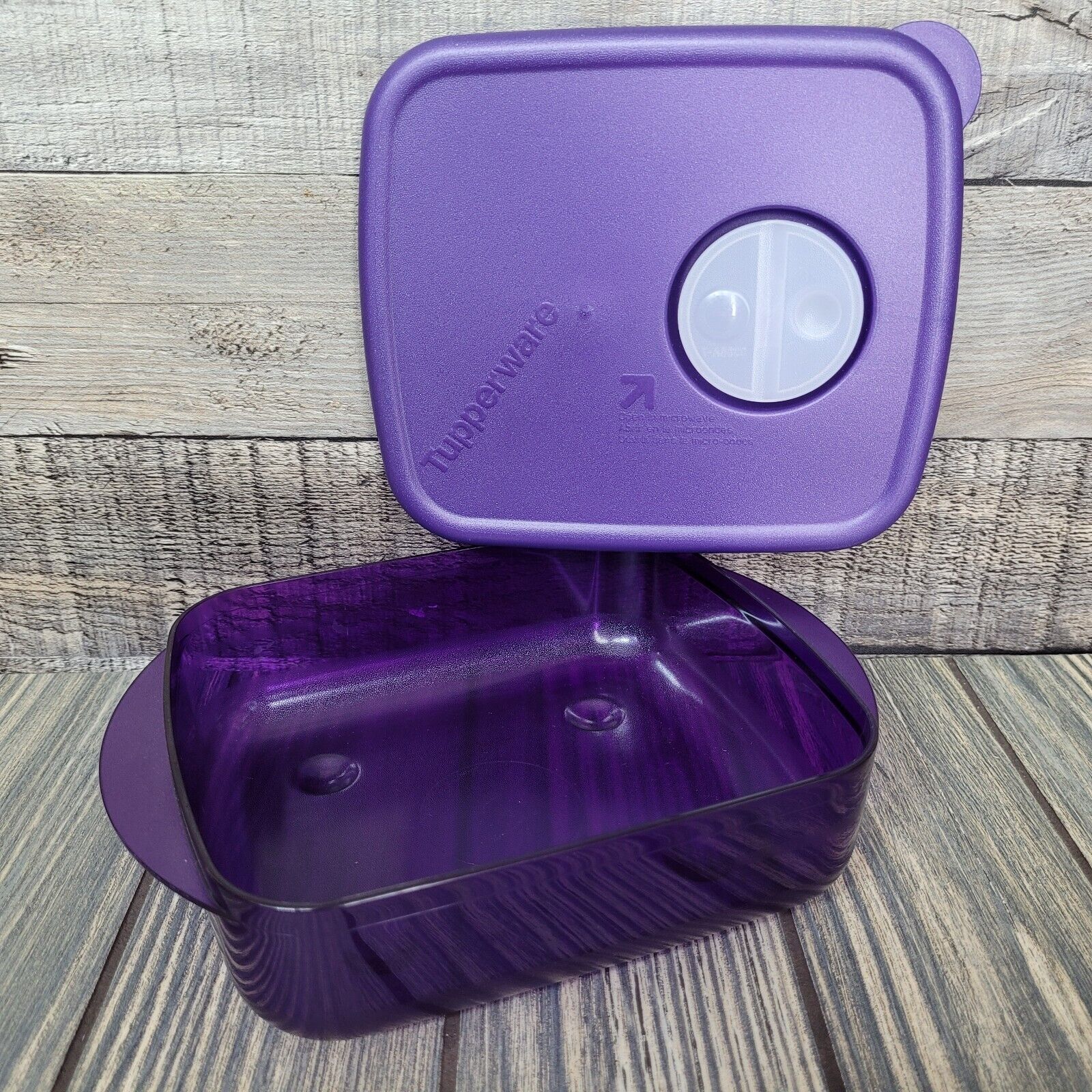Tupperware Purple Rock n\' Serve 2.5 Cup Microwave Vent Lid Container #3385 EUC