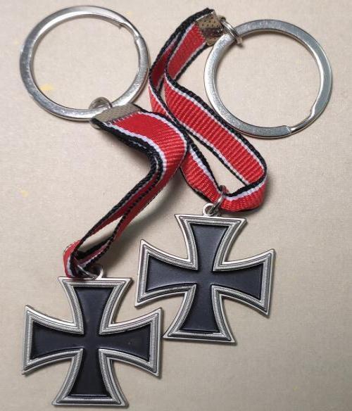 Germany Iron Cross 1813 Keychain Medal Order 30mm 2PCS Badge Collection Replica