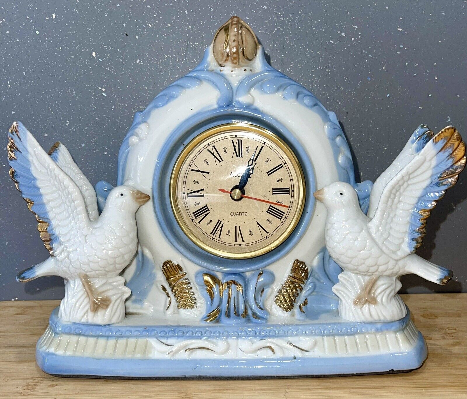 Vtg Retro Quartz Battery Wedding Mantle Clock 2 Doves Blue white Gold Crown Gift