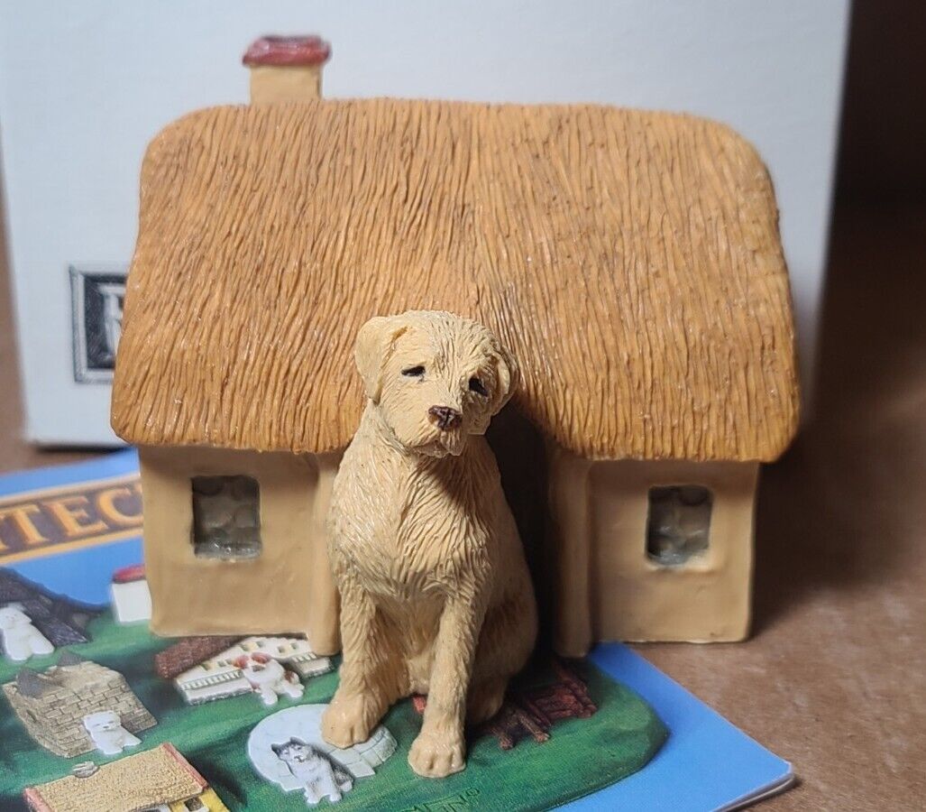 Vtg 90s Barkitecture - English Thatched Cottage & Labrador A103 Dog House   (T7)