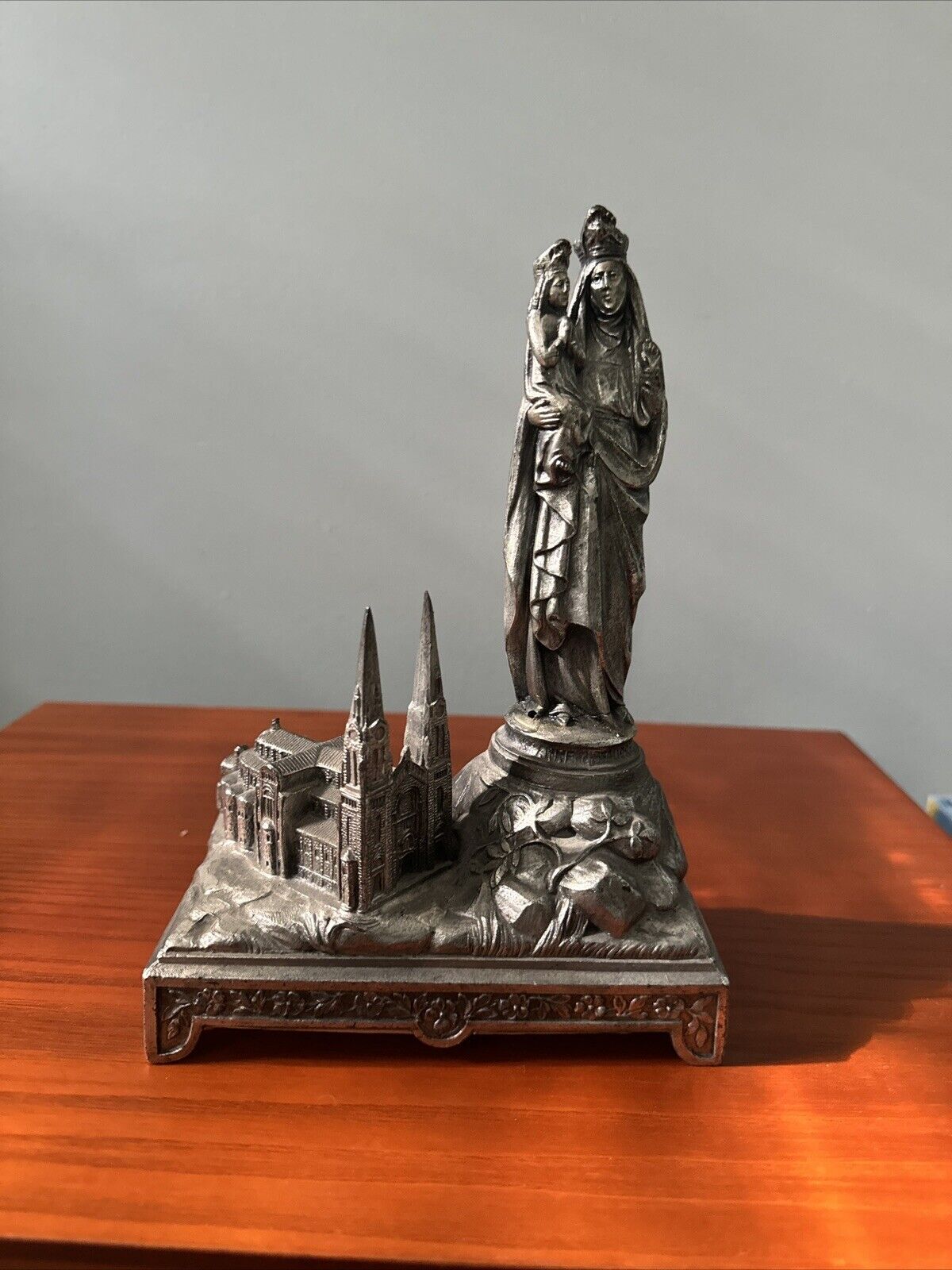 DSR Pot METAL Basilica of St ANNE de Beaupre holding Mary MUSIC BOX 8.5\