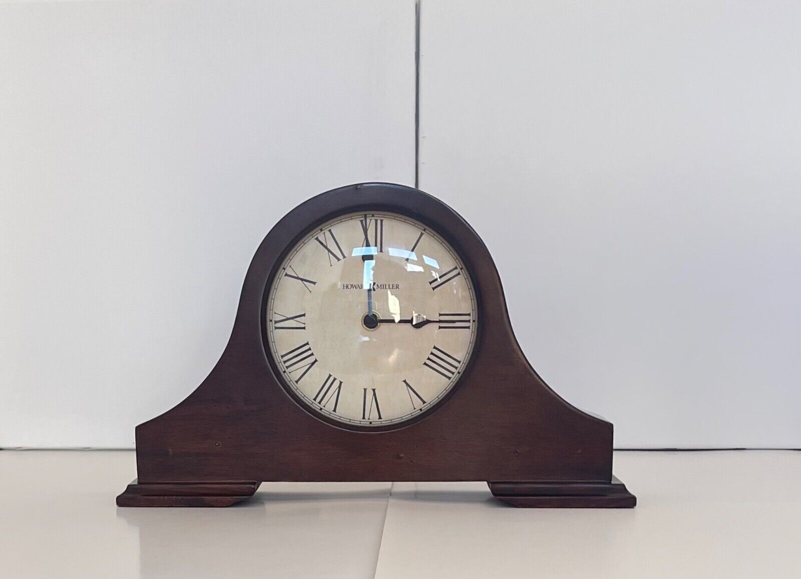 Howard Miller Humphrey Mantel Clock 635143 Distressed Hampton Cherry Timepiece