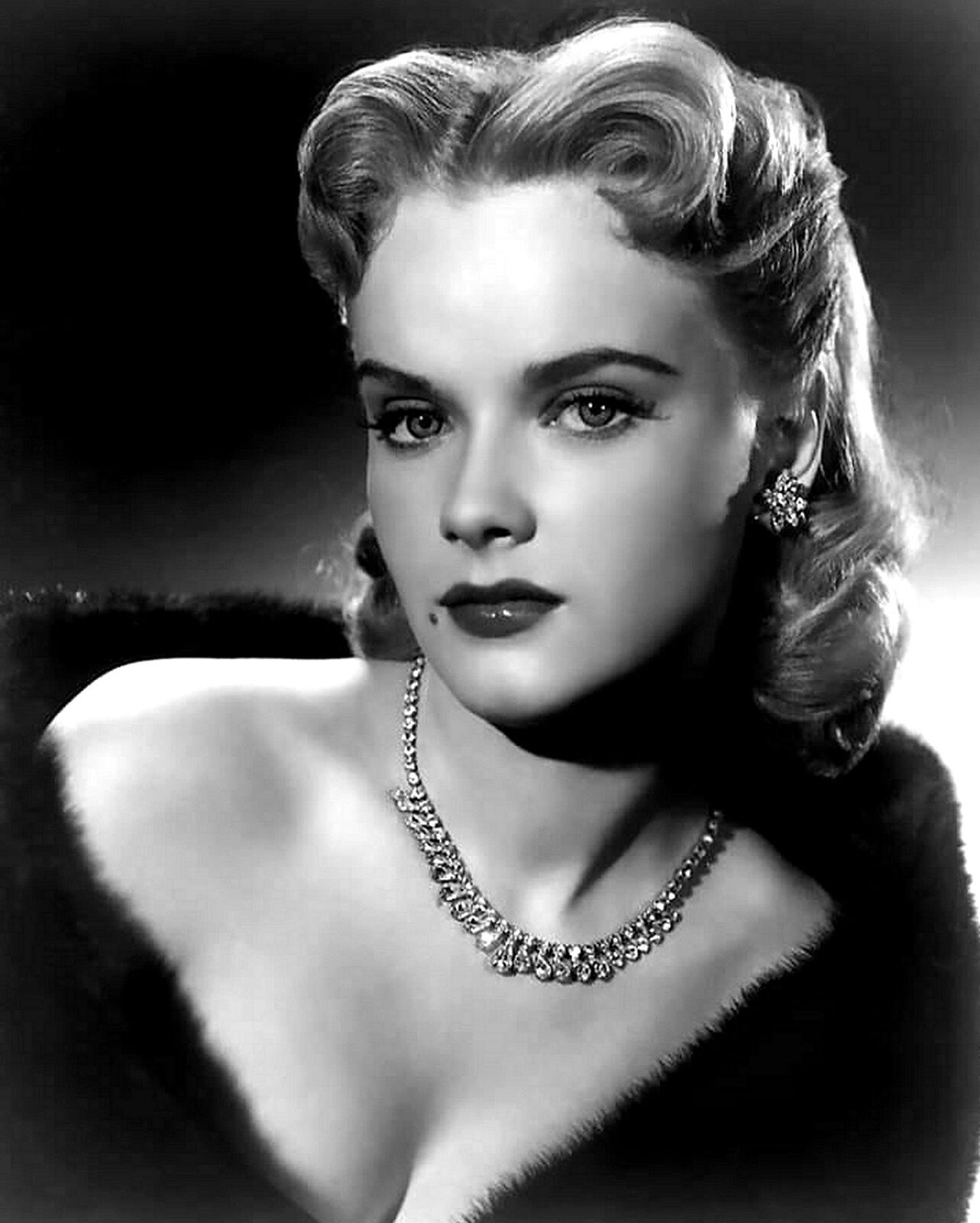 Alluring ANNE FRANCIS Close Up Photo   (217-O )
