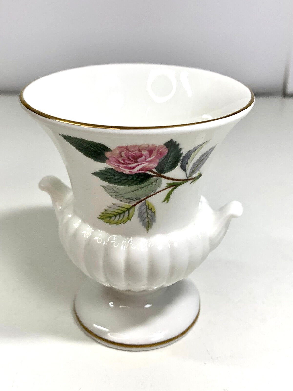 England Vintage Hathaway Rose Wedgwood Miniature Urn Bud Vase Bone China