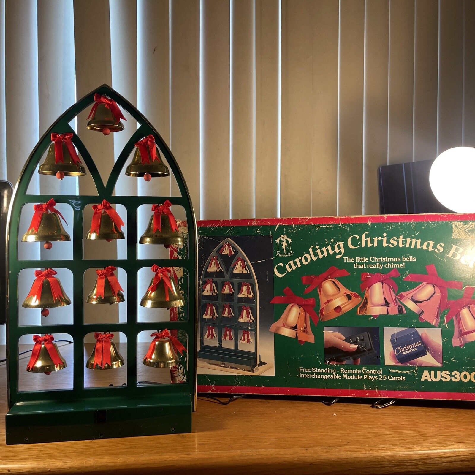 Ye Merrie Minstrel Caroling Christmas Bells AUS300 25 Carols WORKS With Box