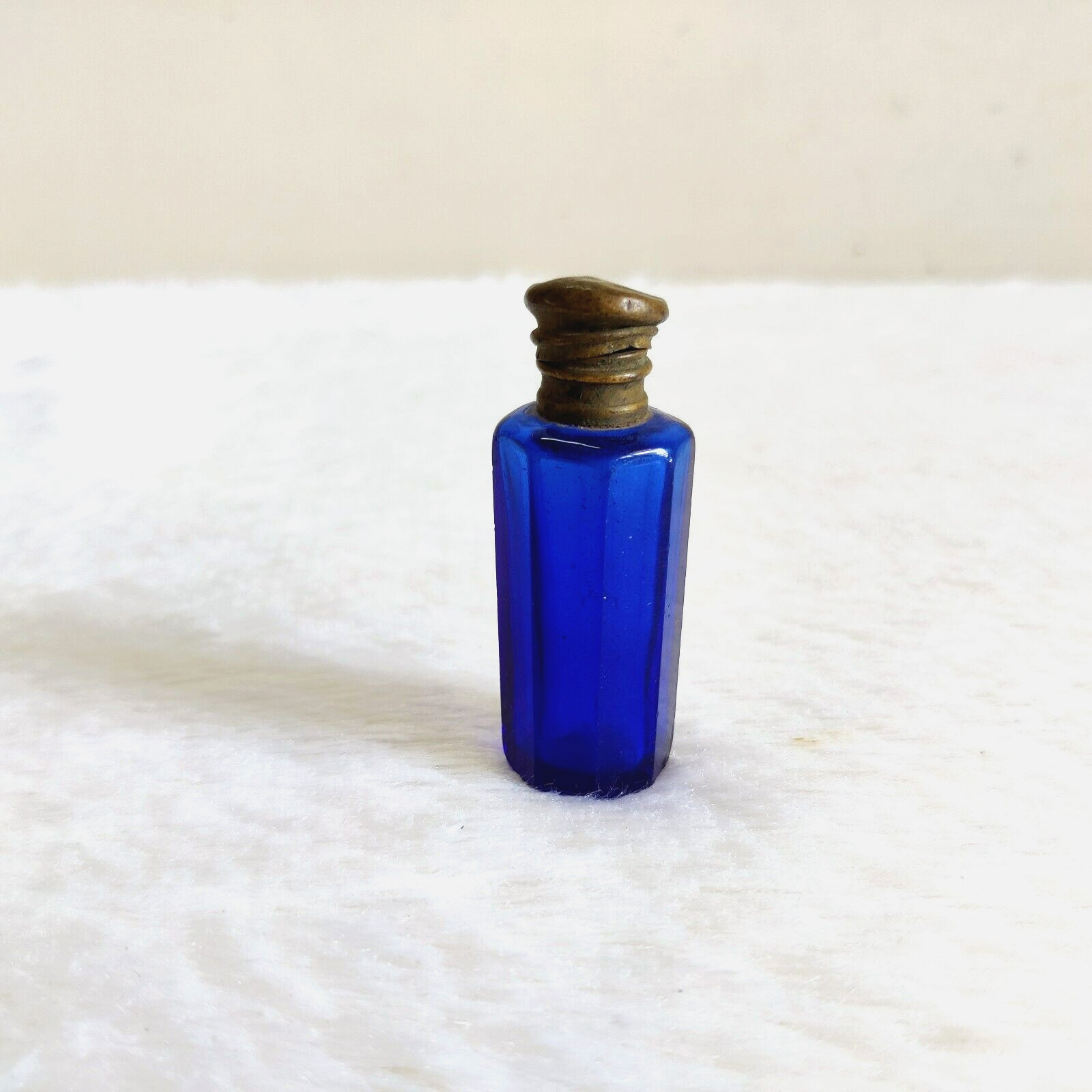 19c Vintage Victorian Cobalt Blue Cut Glass Perfume Bottle Brass Cap G847