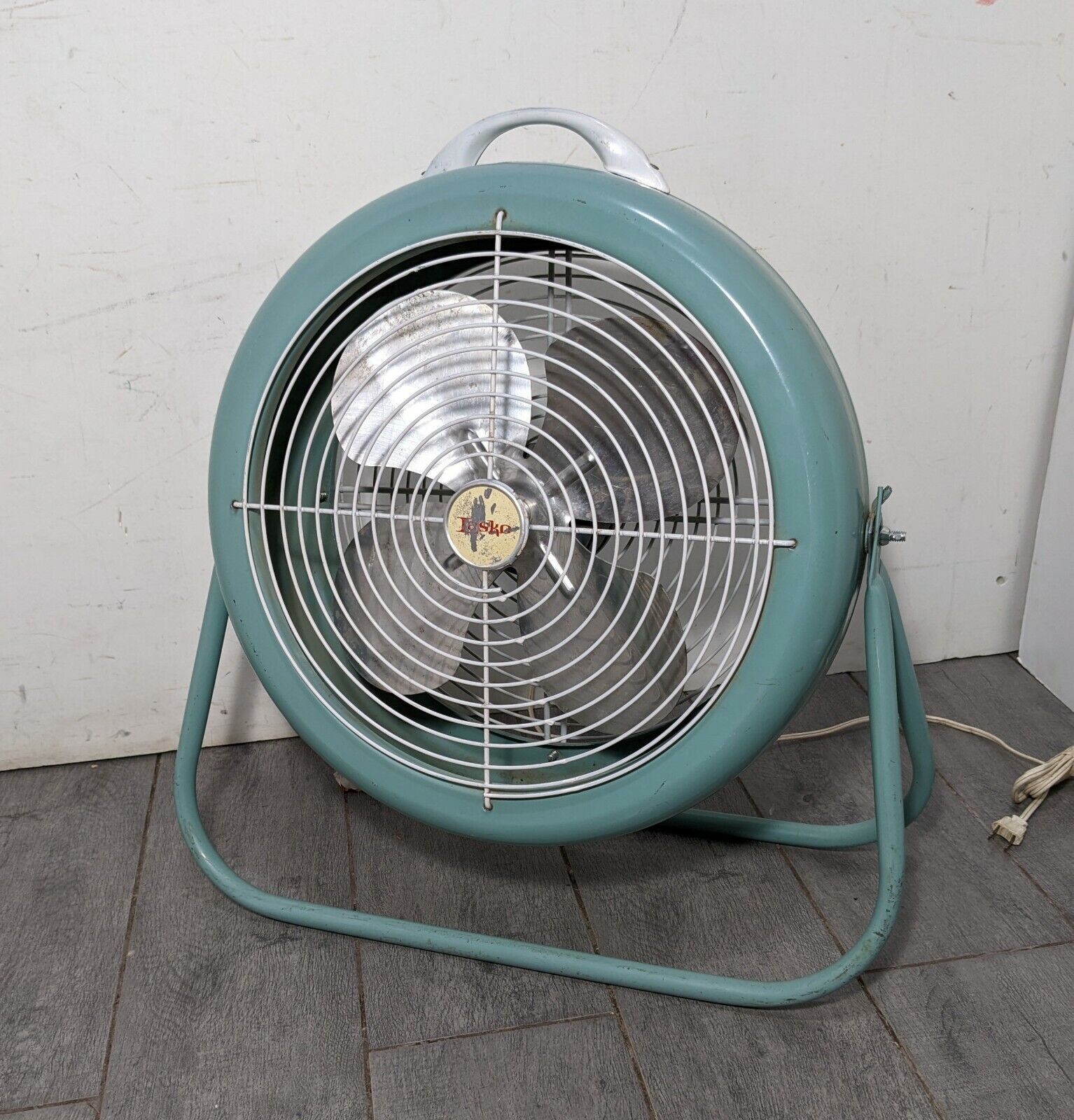 Vintage LASKO Retro Aqua Blue Round Metal Fan 2-Speed Mid Century Modern