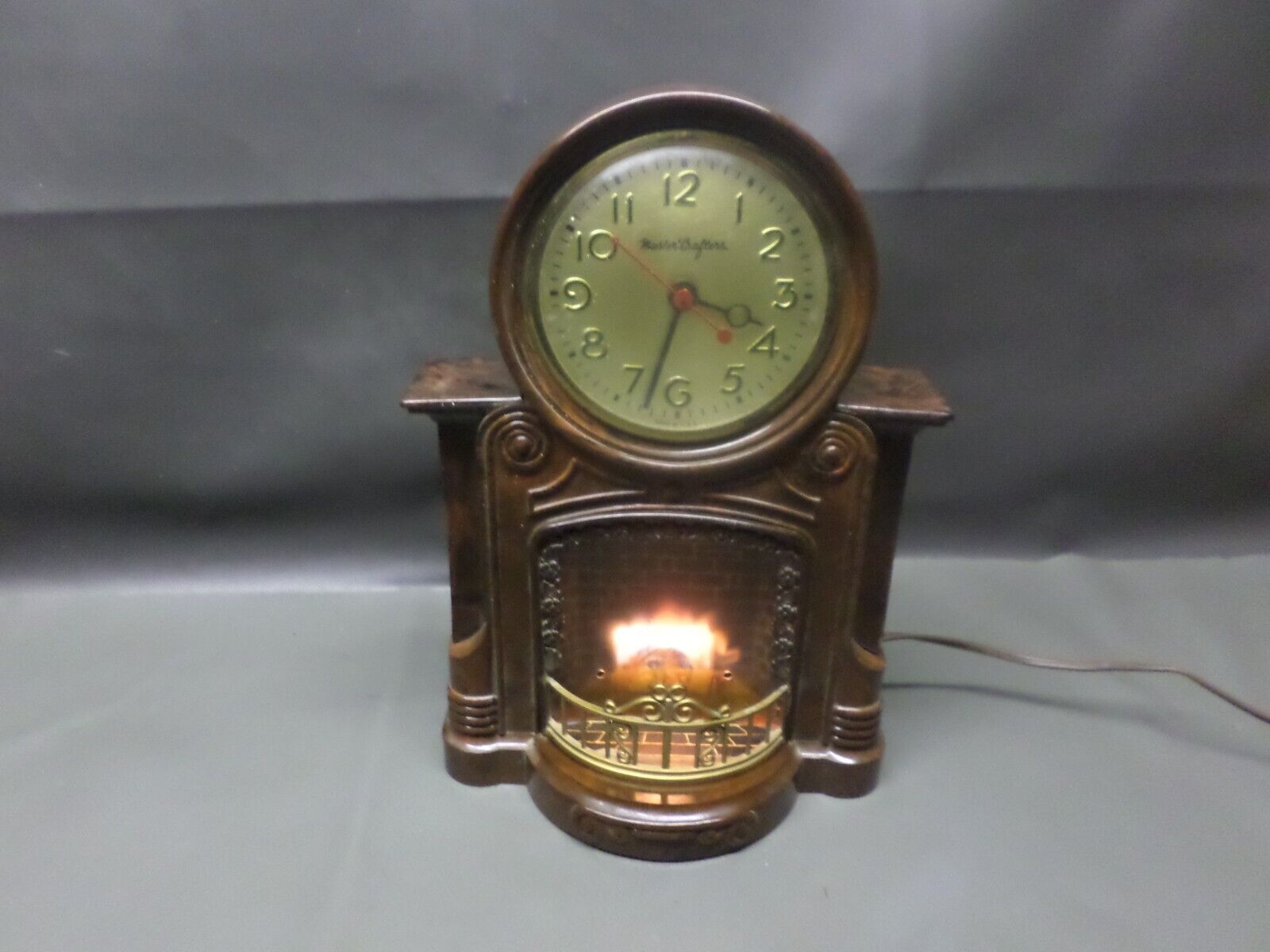 VINTAGE MASTERCRAFTERS FIREPLACE CLOCK - NO. 272 - LIGHTS UP  -  AS FOUND