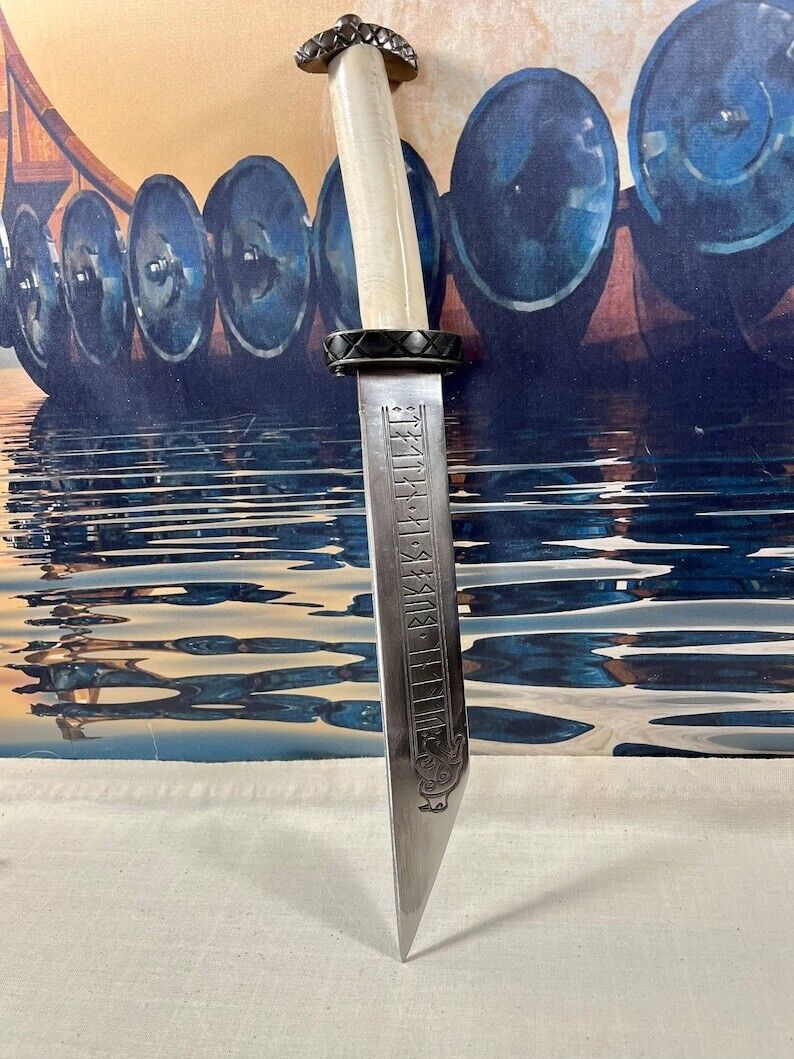 Handmade Steel blade Viking seaz knife with beautiful leather sheath.