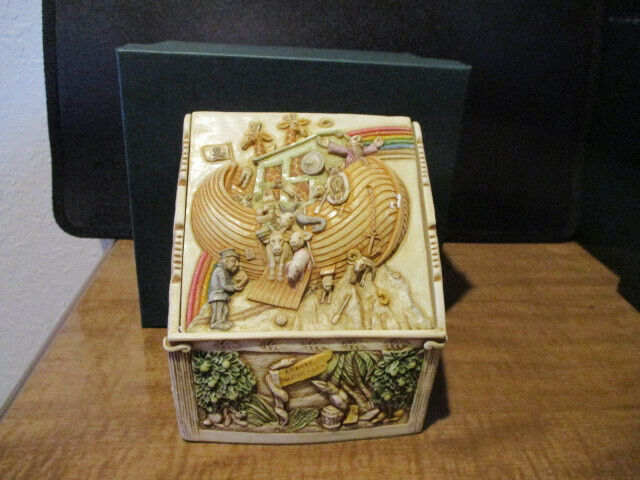 Harmony Kingdom Picturesque Noah's Hideaway Box w/The Lost Ark Tile By Peter SGN