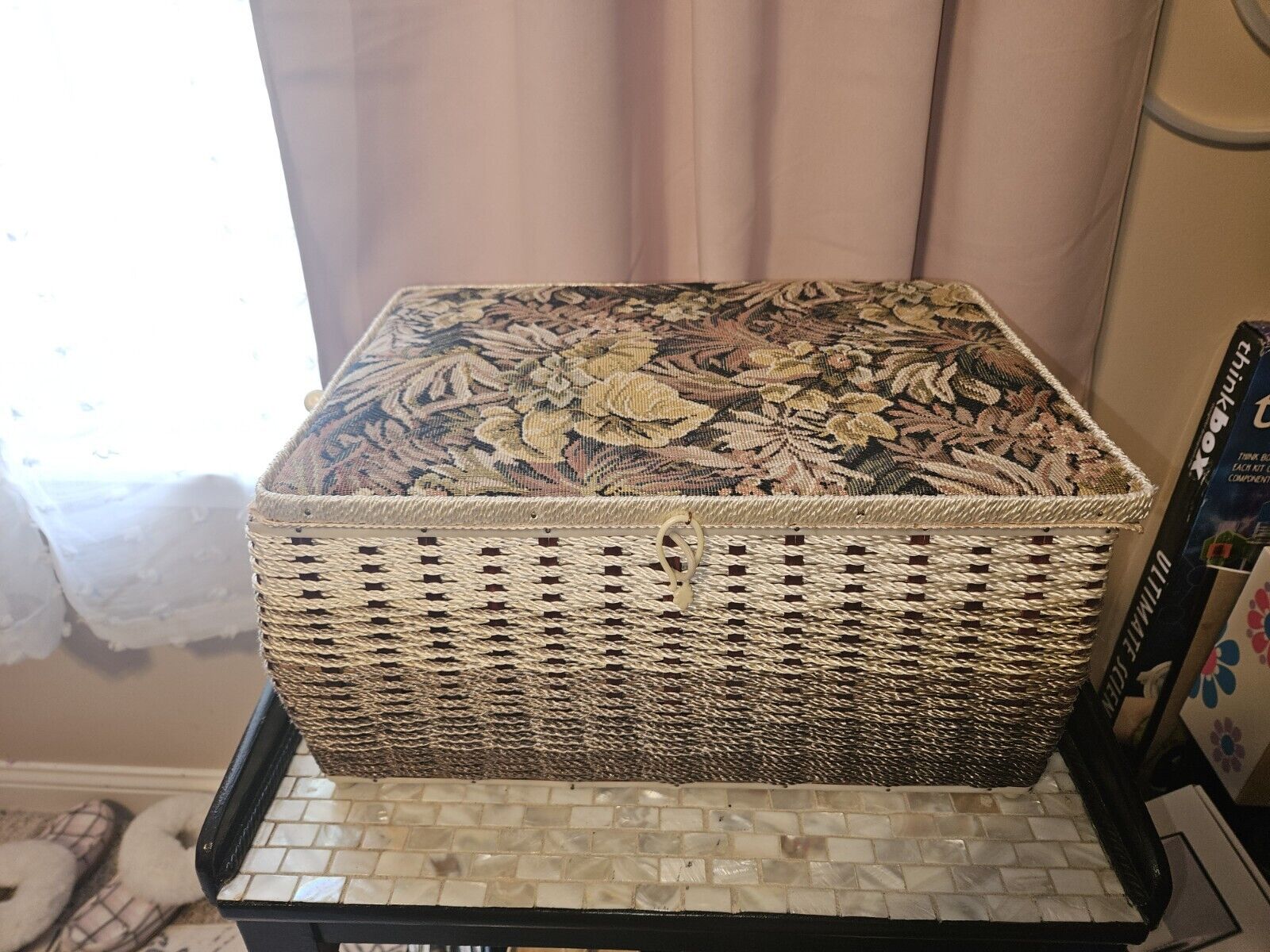 Vintage Large Singer Sewing Basket Beautiful Made In JAPAN (Missing Tag)