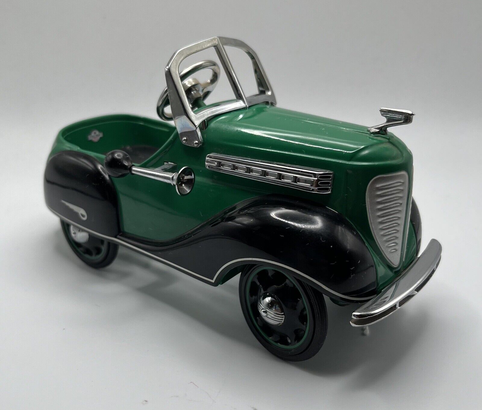 1998 Hallmark Kiddie Car Toy Green Pedal Car Auto Replica 1941 Chrysler.      E1