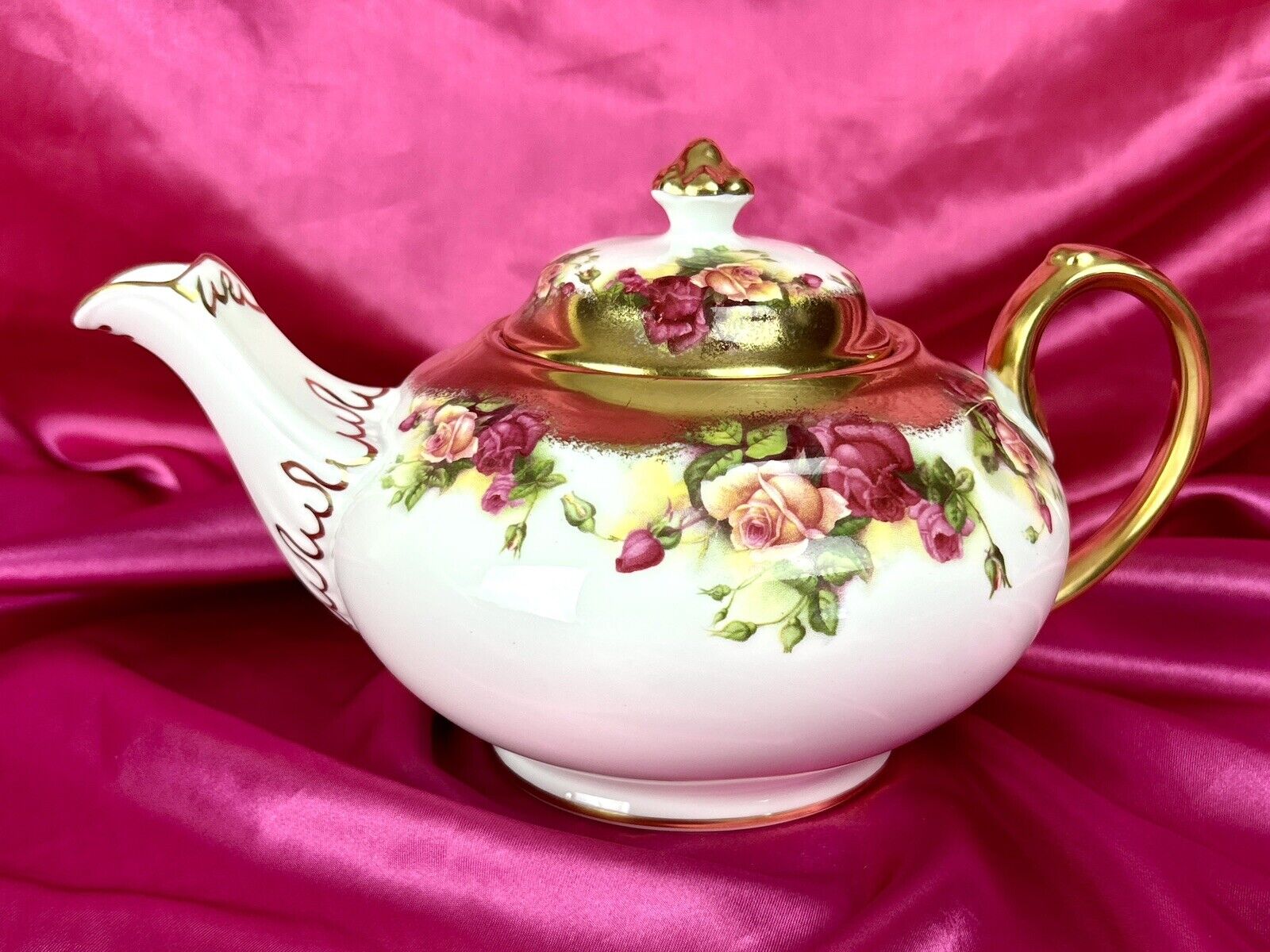 Royal Chelsea Golden Rose Teapot Tea Pot Fine Bone China England PRISTINE 1940's