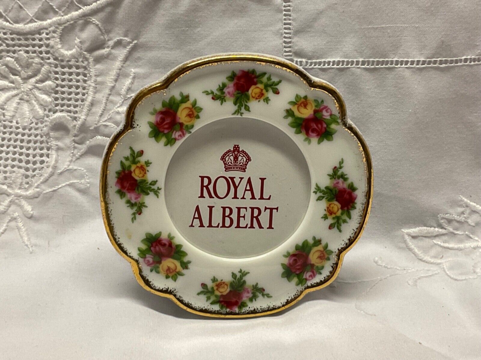 ONE ROYAL ALBERT OLD COUNTRY ROSES MINI ROUND PICTURE FRAME