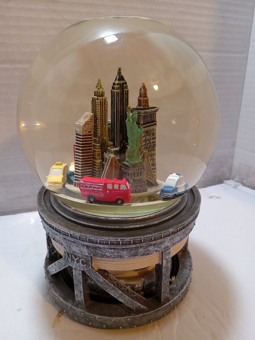 Macy's 2005 New York City Snow Globe Buildings Display- Music- Spinning cars 
