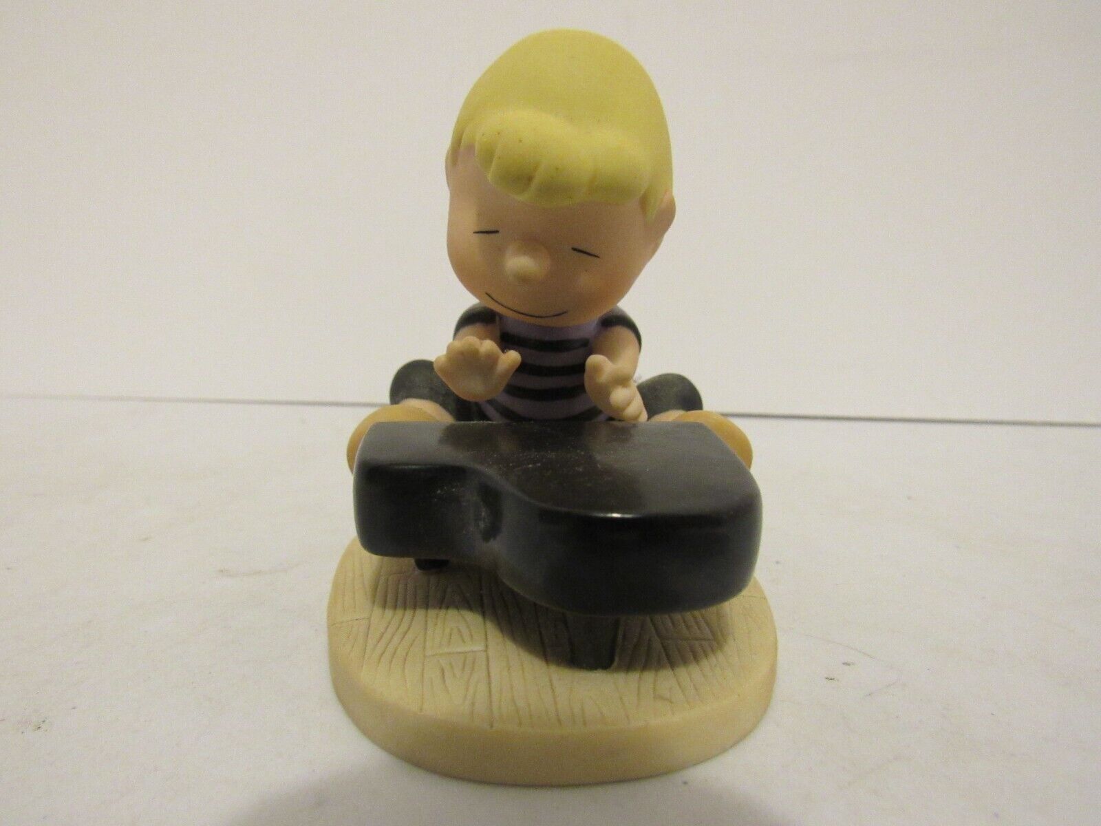 Westland Giftware #8220 Peanuts Schroeder Playing Piano Porcelain Figurine