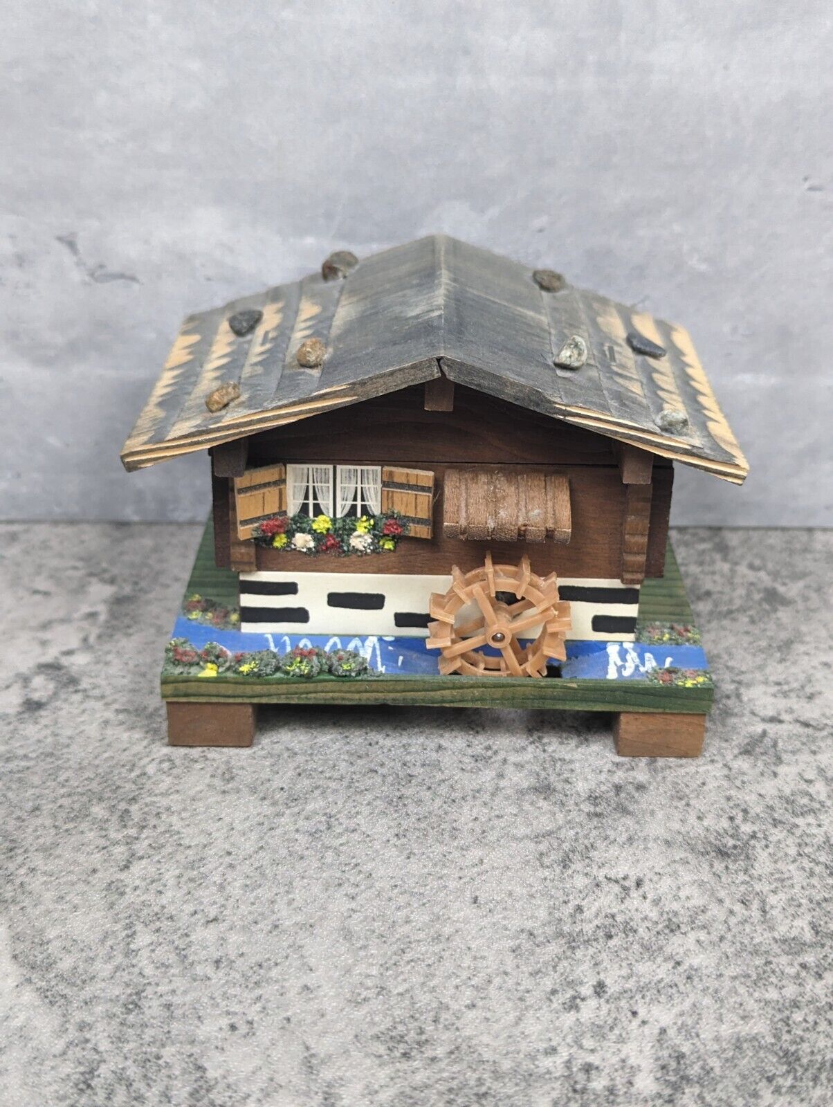 Swiss House Music Box Vintage Cuendet Swiss Movement Chalet Edelweiss Musical