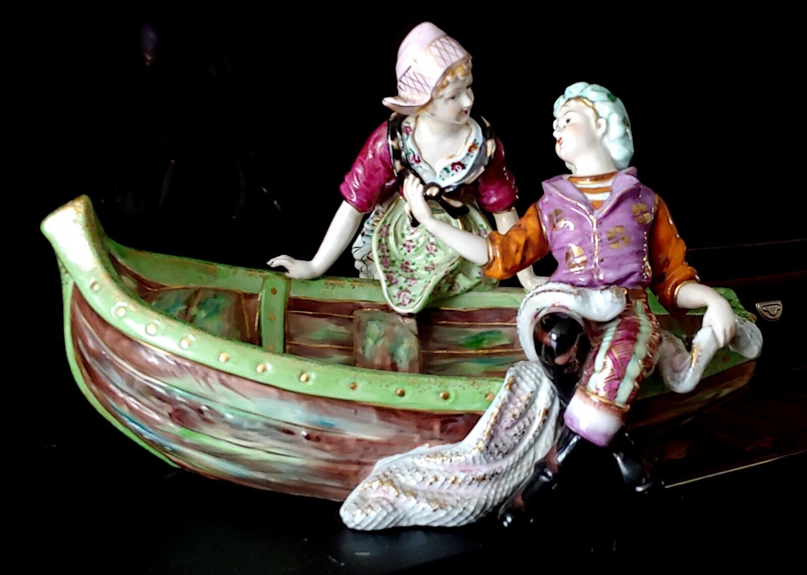 VTG Large porcelain group figurine. Boat with lovers L13.5\