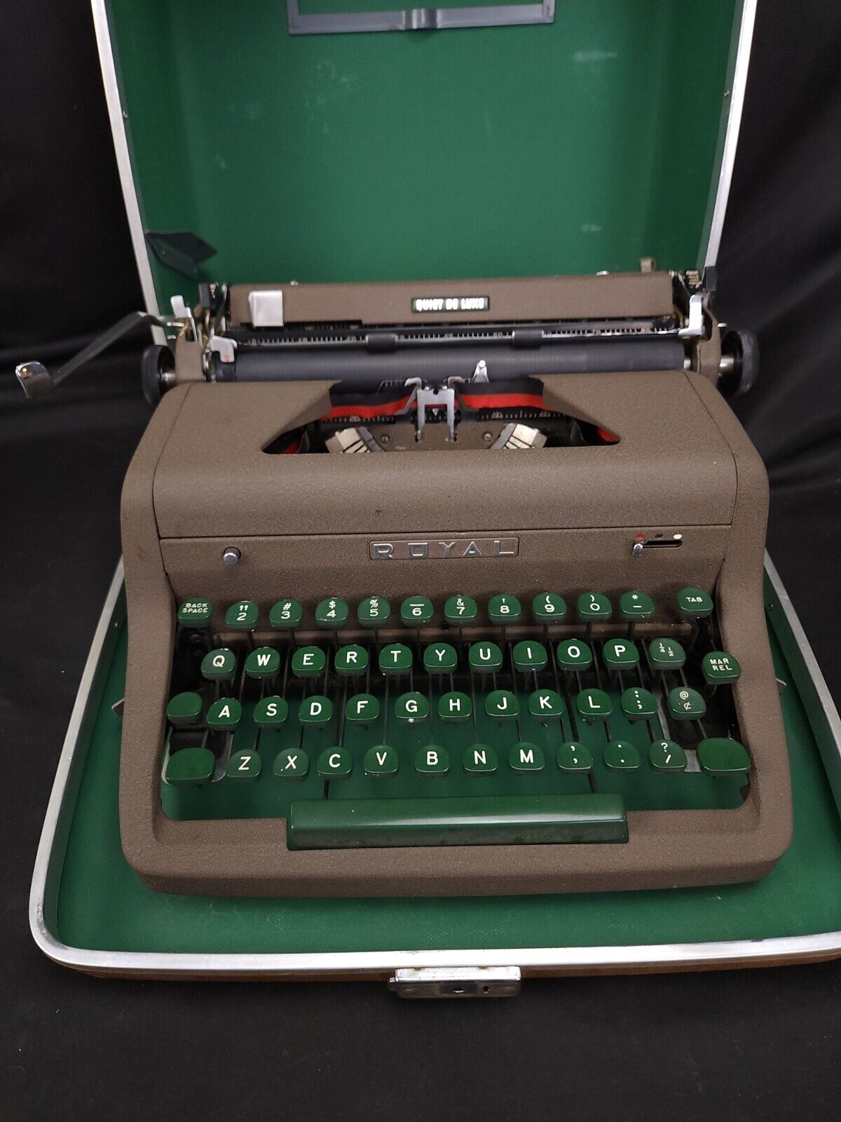 Royal Quiet De Luxe Typewriter W/Case Serviced Clean Works Good L3810