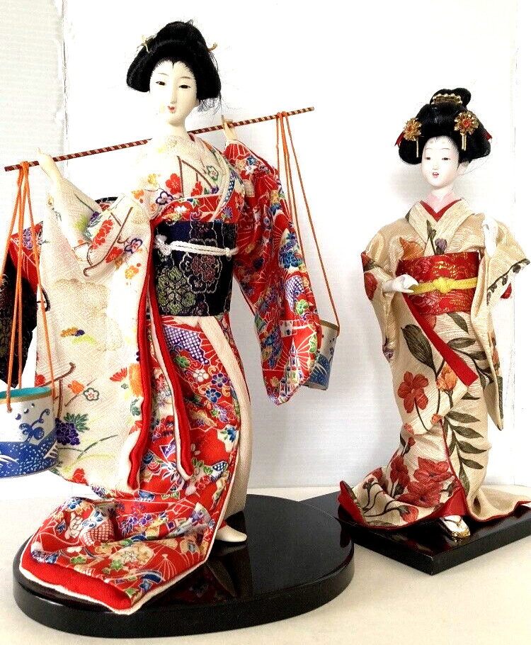Lot of two vintage Japanese Geisha  dolls