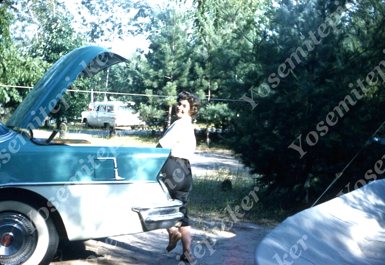 sl52 Original Slide 1960 two toned car women 145a