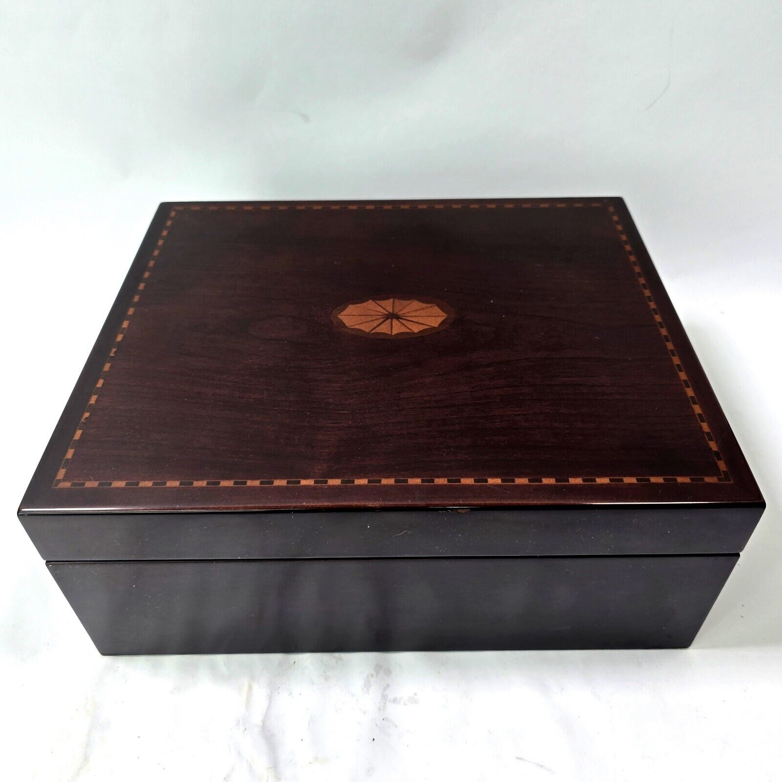  The Bombay Company Cigar Humidor with Hygrometer Cherry Color Mint Condition.