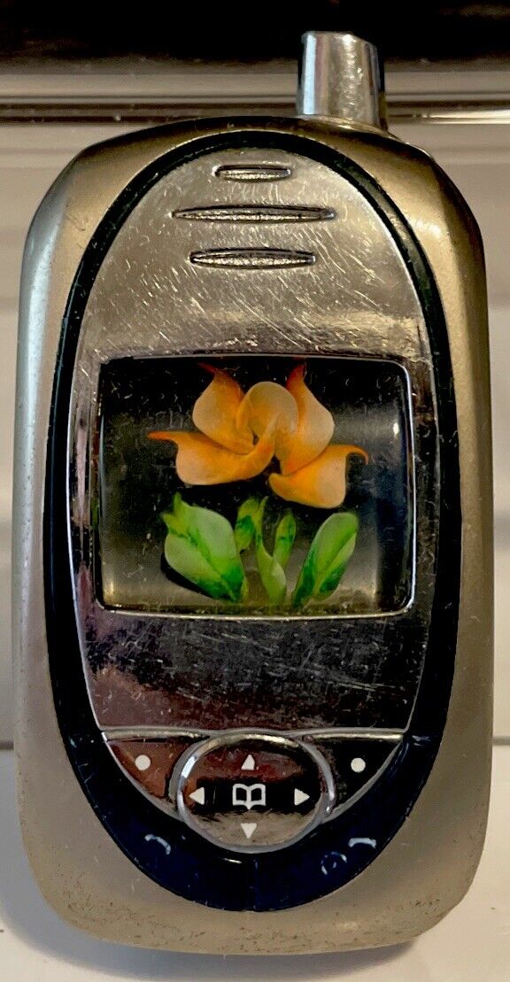 Vintage Novelty Refillable Flip Cell Phone Lighter Flower Display Needs Butane