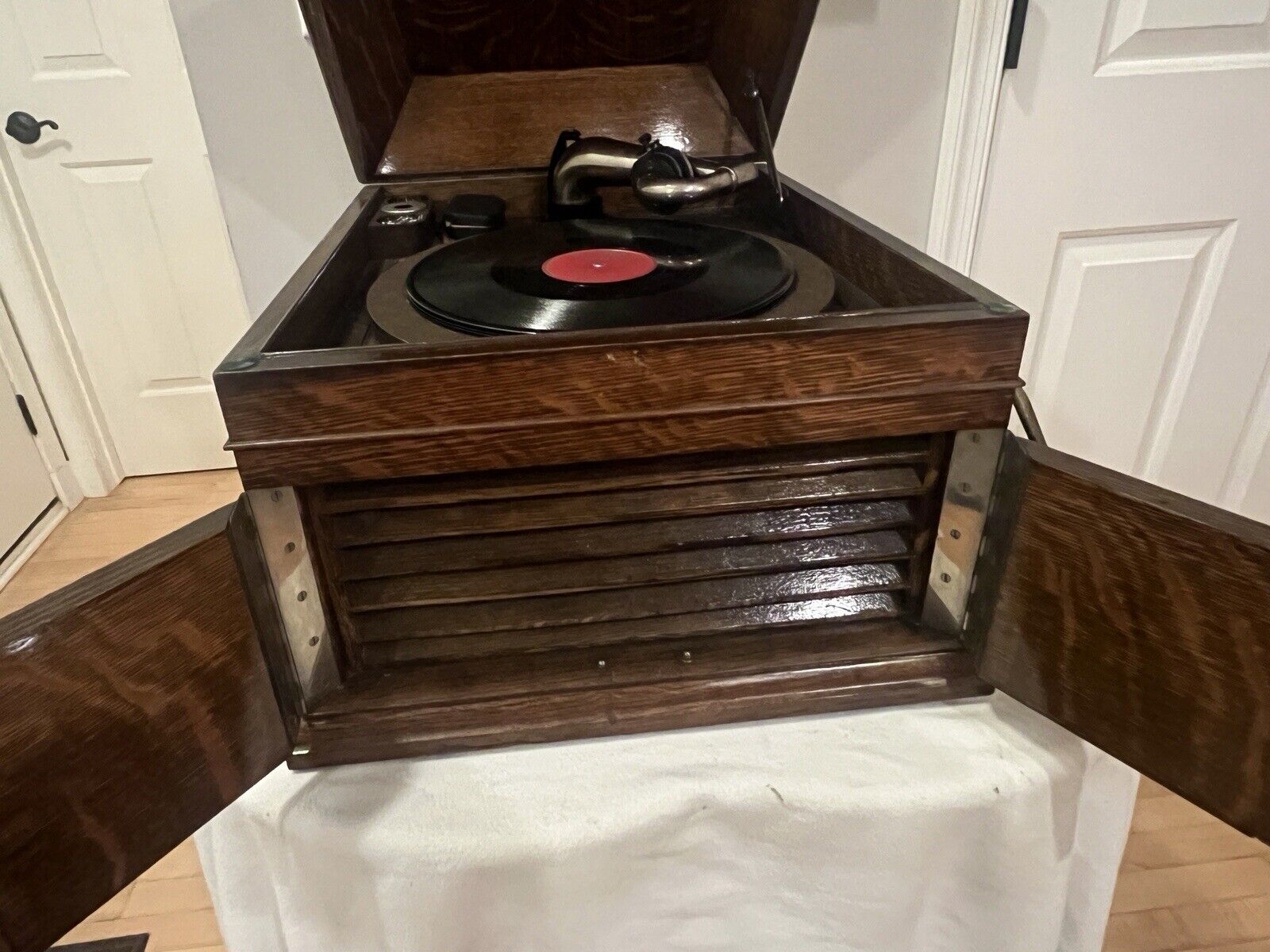 Antique Victrola Victor Model VV-IX 9  Talking Machine Phonograph + 3 RECORDS